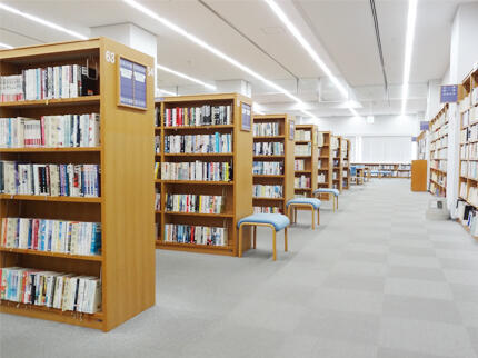 太白図書館内観